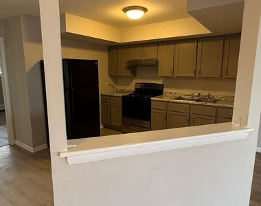 1119 E Algonquin Road - Photo Thumbnail 2