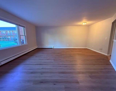 1119 E Algonquin Road - Photo Thumbnail 9