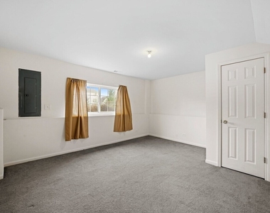 760 Lambert Lane - Photo Thumbnail 8