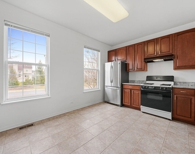 760 Lambert Lane - Photo Thumbnail 2