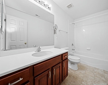 760 Lambert Lane - Photo Thumbnail 9