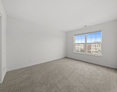 760 Lambert Lane - Photo Thumbnail 12