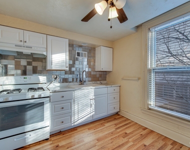 325 E Chicago Street - Photo Thumbnail 2