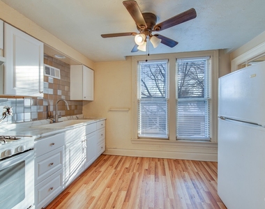 325 E Chicago Street - Photo Thumbnail 3