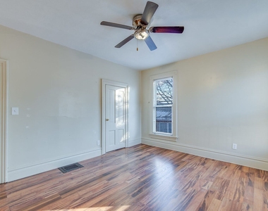325 E Chicago Street - Photo Thumbnail 7