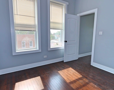 2858 S Saint Louis Avenue - Photo Thumbnail 7