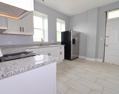 2858 S Saint Louis Avenue - Photo Thumbnail 5