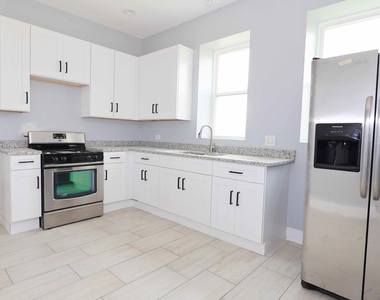 2858 S Saint Louis Avenue - Photo Thumbnail 4