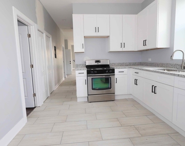 2858 S Saint Louis Avenue - Photo Thumbnail 3
