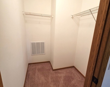 440 Cunat Boulevard - Photo Thumbnail 5