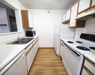 440 Cunat Boulevard - Photo Thumbnail 2