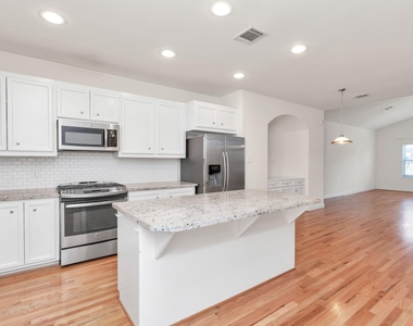 3627 Main Plaza Drive - Photo Thumbnail 15
