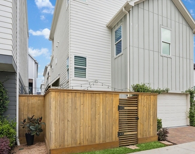 8741 Park Kolbe Lane - Photo Thumbnail 30