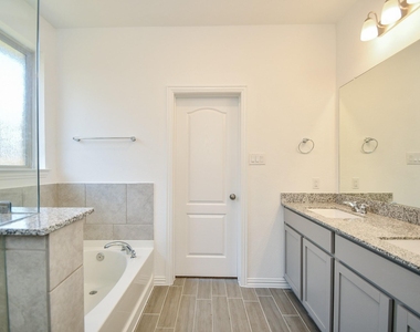 31322 Horseshoe Meadow Bend Lane - Photo Thumbnail 16