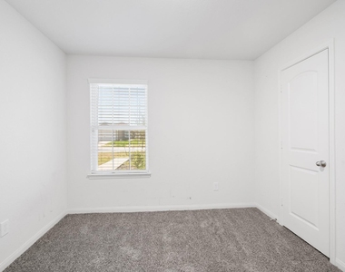 8410 Bermuda Blue Road - Photo Thumbnail 17