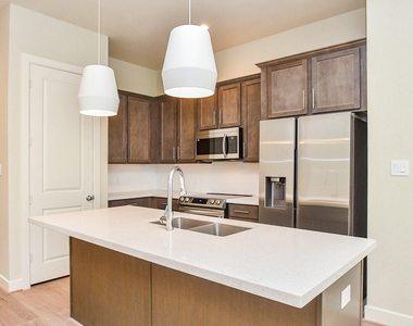 2307 Warhol Way - Photo Thumbnail 15