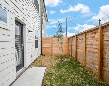 2307 Warhol Way - Photo Thumbnail 29