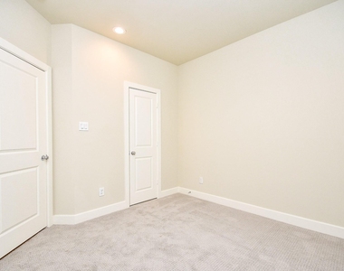 2307 Warhol Way - Photo Thumbnail 5