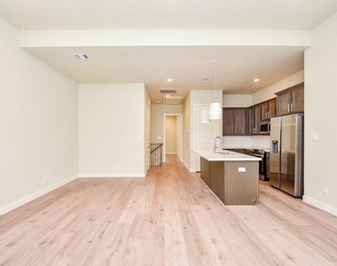 2307 Warhol Way - Photo Thumbnail 14