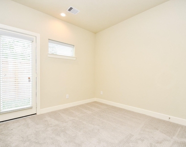 2307 Warhol Way - Photo Thumbnail 9
