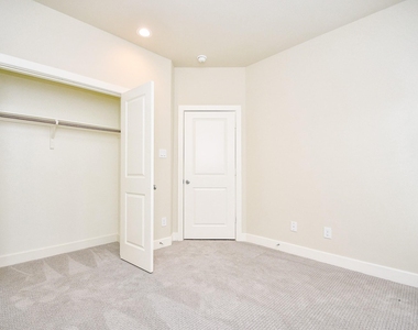 2307 Warhol Way - Photo Thumbnail 11