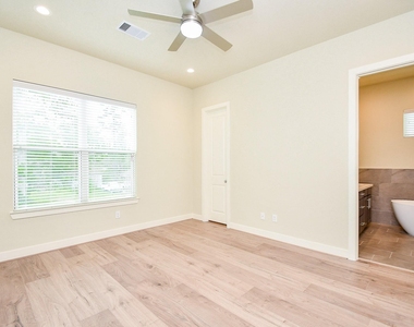 2307 Warhol Way - Photo Thumbnail 21