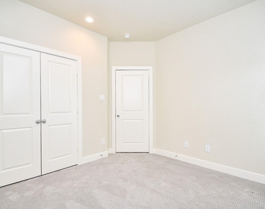 2307 Warhol Way - Photo Thumbnail 10