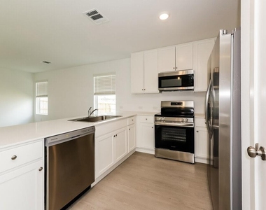 16118 Hatton Drive - Photo Thumbnail 5