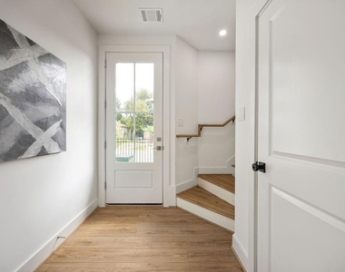 1713 Mary Street - Photo Thumbnail 6