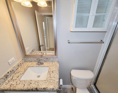 4041 Drake Street - Photo Thumbnail 20