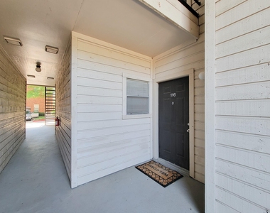 4041 Drake Street - Photo Thumbnail 4