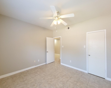 4041 Drake Street - Photo Thumbnail 16