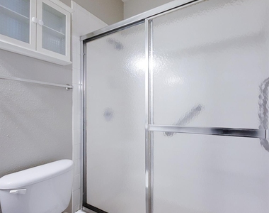 4041 Drake Street - Photo Thumbnail 21