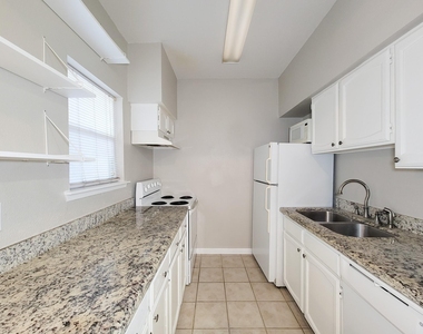 4041 Drake Street - Photo Thumbnail 8