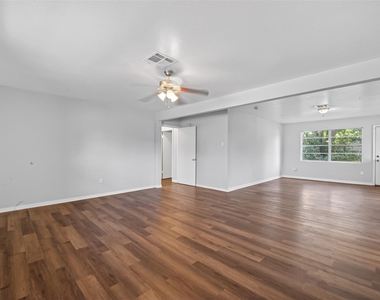 3918 Tavenor Lane - Photo Thumbnail 6