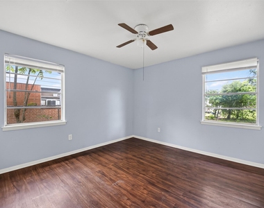 3918 Tavenor Lane - Photo Thumbnail 17