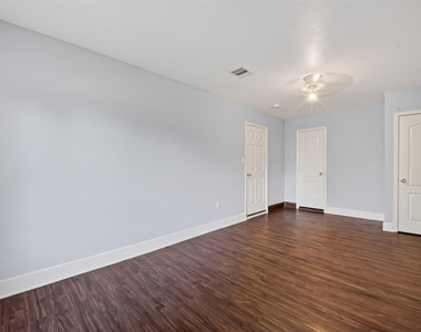 3918 Tavenor Lane - Photo Thumbnail 13