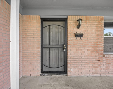 3918 Tavenor Lane - Photo Thumbnail 4