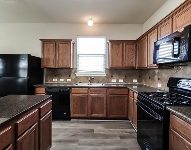 19107 Remington Grove Court - Photo Thumbnail 6
