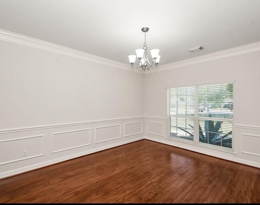 4119 Pembrooke Way - Photo Thumbnail 2