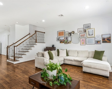 8817 Lakeshore Bend Drive - Photo Thumbnail 14