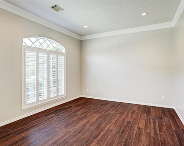 4425 Mildred Street - Photo Thumbnail 5