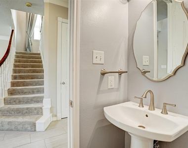 4425 Mildred Street - Photo Thumbnail 8