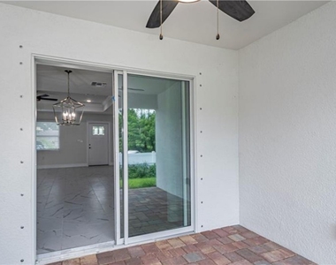303 E 7th Street - Photo Thumbnail 11