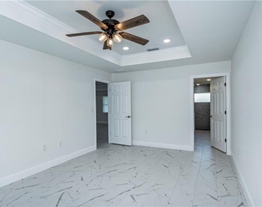 303 E 7th Street - Photo Thumbnail 4