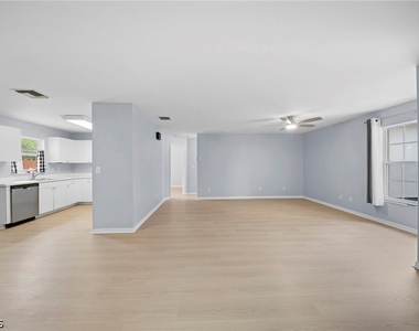 15624 Sunny Crest Lane - Photo Thumbnail 4