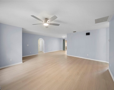 15624 Sunny Crest Lane - Photo Thumbnail 6