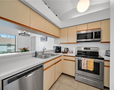 13211 Whitehaven Lane - Photo Thumbnail 23
