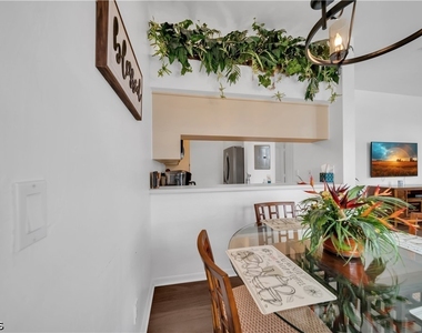 13211 Whitehaven Lane - Photo Thumbnail 16