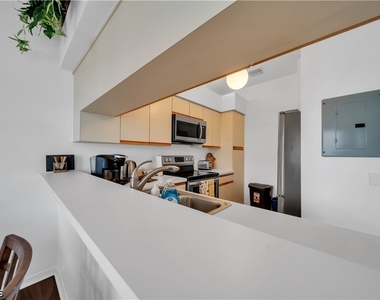 13211 Whitehaven Lane - Photo Thumbnail 7